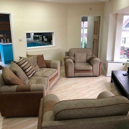 Treetops Flat2 Hall Green B28 เบอร์มิงแฮม ภายนอก รูปภาพ