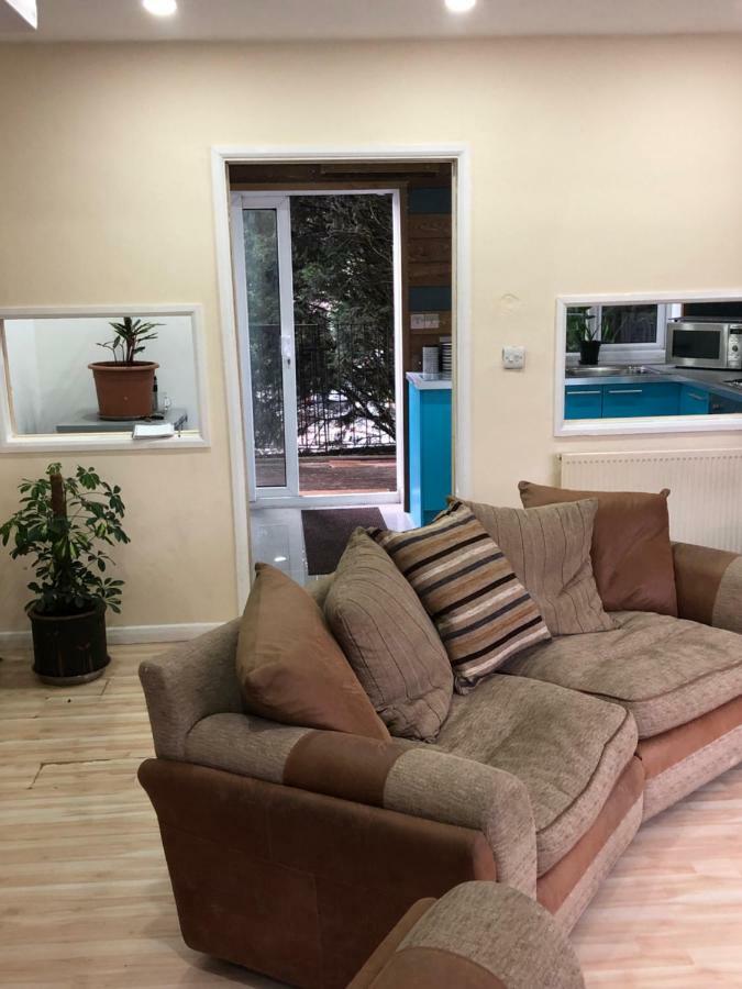 Treetops Flat2 Hall Green B28 เบอร์มิงแฮม ภายนอก รูปภาพ