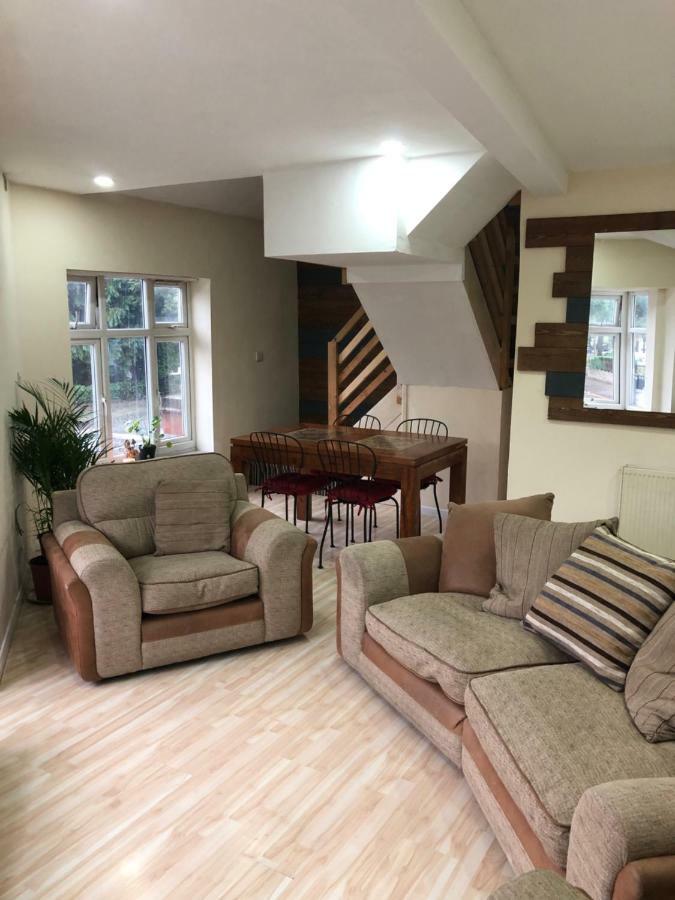 Treetops Flat2 Hall Green B28 เบอร์มิงแฮม ภายนอก รูปภาพ